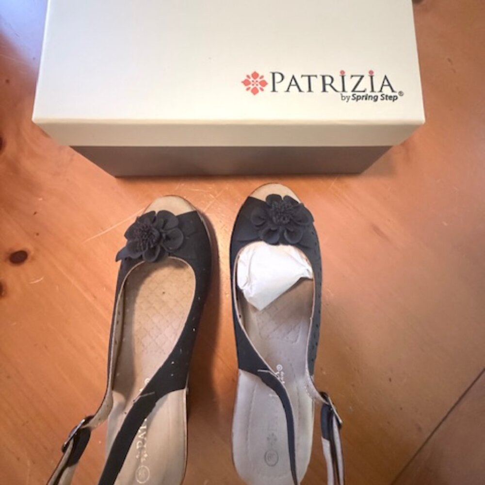 BLACK ROSETTE SLING BACK SANDALS - Picture 5 of 6